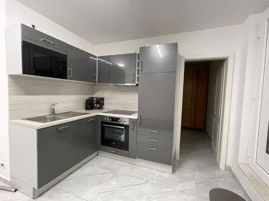 Fully Equipped 3 5 Bed Apartment Hamburg